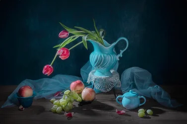 Elegante tulpen en fruit
