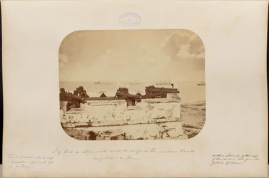 Uitzicht op de noordpunt van het rif van Pernambuco vanaf het fort van Brum