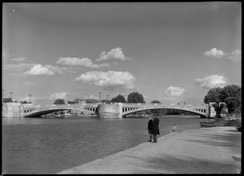 Zicht op de brug vanuit het westen