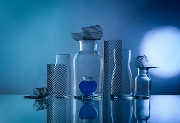 Reflecties in blauw glas