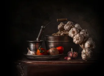 Klassiek stilleven met knoflook
