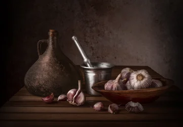 Rustiek stilleven met knoflook
