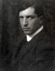 Halflang portret van de schilder Pietro Marussig, 28/11/1923