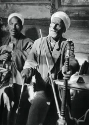 Roken van de narghileh, Caïro, 1937