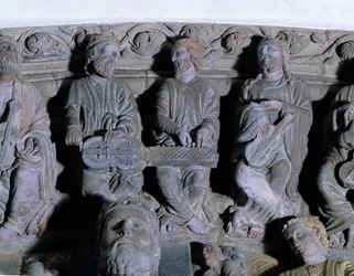 Detail van de Portico de la Gloria met muzikanten