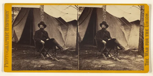 Dana, adjunct-secretaris van Oorlog; gefotografeerd op het hoofdkwartier van generaal Grant, Virginia