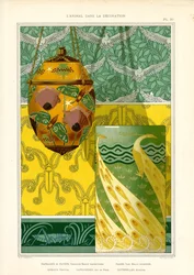 Decoratieve jugendstilobjecten met pauw, vlinders en duiven