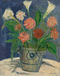 Vaas met aronskelken en dahlia