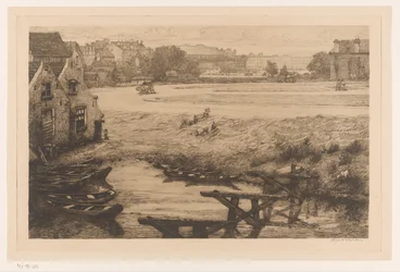 Oude huizen en water aan het Surinameplein te Amsterdam