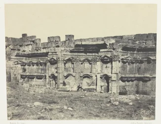 Baalbeck, Interieur van de ommuring van de tempels van de Zon en Jupiter; Syrië