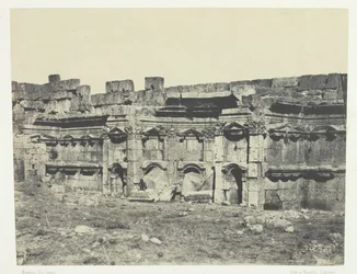 Baalbeck, Interieur van de Omheining van de Tempels van de Zon en Jupiter, Syrië, 1849-51, gedrukt 1852