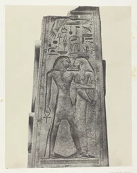 Palais de Karnak, Pilaar voor het Granieten Heiligdom; Thebe