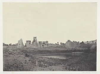 Paleis van Karnak, Propyleeën van het Zuiden; Thebe