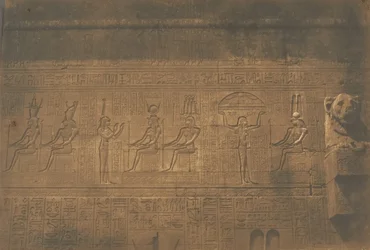 Beelden op de achtergevel van de grote Tempel van Dendera Tentyris