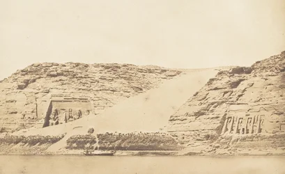 Algemeen Uitzicht op de Spéos van Phré en Athor, in Abousembil, genomen vanaf het eiland
