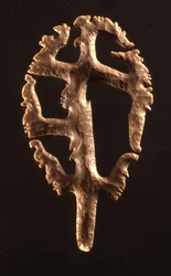 Excentrieke vuursteen geplaatst in toewijding op de Hiërogliefen Trap, Copan, Late Klassieke Periode (600-900)