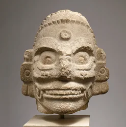Hoofd van een Regen God, c.1000 (fossielhoudende kalksteen)