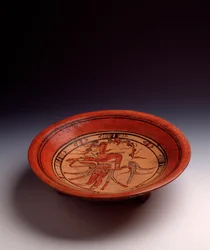 Precolumbiaanse kunst, Mayabeschaving, klassieke periode: drievoetvaas van beschilderde gebakken klei. Uit Petén, Guatemala. Afmetingen: hoogte 8 x diameter 33,8 cm. Guatemala-Stad, Nationaal Museum voor Archeologie en Etnologie