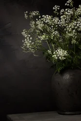 Stilleven met witte wilde bloemen