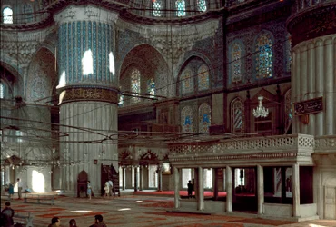 Ottomaanse kunst: binnenaanzicht van de Blauwe Moskee gebouwd tussen 1609 en 1616