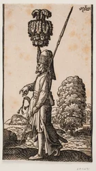 Soldaat met speer en zwaard, in profiel naar links, staand in een kustlandschap; achter hem een grote boom; zijn hoofdtooi is versierd met een kolossale pluim