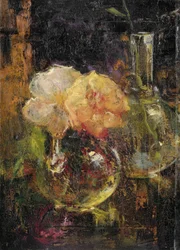 Gele rozen in een karaf