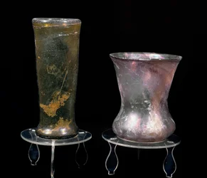 Barbaarse beschaving: glazen bekers uit de Merovingische periode. 6e-7e eeuw. Straatsburg, Archeologisch Museum van het Palais Rohan