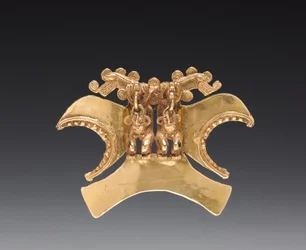 Dubbel vogelkop figuur hanger, c. 1000-1500 (gegoten en gehamerd goud)