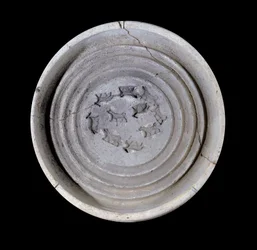 Mesopotamië: terracotta beker met dieren