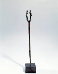 Oosterse kunst: pin een hoofd versierd met twee figuren. Bronzen object, circa 3300 - 3200 v.Chr. (Uruk periode, Mesopotamië). Uit Tello