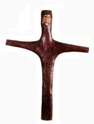 Mexicaanse kunst: polychrome houten kruis met hoofd van Christus uit één stuk gesneden. 17e eeuw. Mexico. Michoacan Regionaal Museum