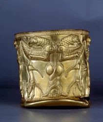Oude Oriëntaalse kunst: Elektrum beker die een monster met verstrengelde klauwen voorstelt, circa 1200 v.Chr. Uit Noord-Iran
