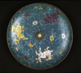 Bord in koper en cloisonné-email, Ming-periode (1368 - 1644)