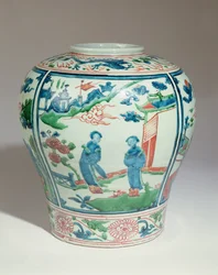 Swatow polychrome oviforme pot, late 16e eeuw