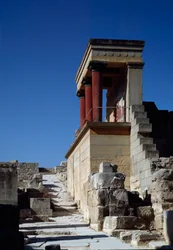 Minoïsche kunst: uitzicht op de noordelijke ingang van het paleis van koning Minos in Knossos. 1600-1400 v.Chr. Kreta