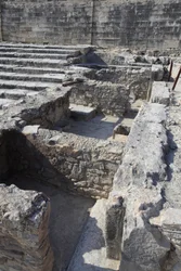 Minoïsche archeologische site van Phaistos. Het tripartiete heiligdom. Dit complex van kamers voor het paleis was een klein heiligdom. Phaistos, Kreta