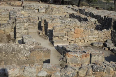 Minoïsche archeologische site van Phaistos. Uitzicht over het Noordoostelijke Complex. Complex van vier kamers direct grenzend aan het oude paleis. Deze kamers werden gebruikt om waardevolle rituele vaten op te slaan. De beroemde 