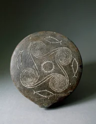 Minoïsche kunst: cirkelvormige schijf van Naxos in terracotta. Minoïsche beschaving. 2400-2000 v.Chr. Athene, Nationaal Archeologisch Museum