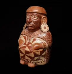 Precolumbiaanse kunst, Mochebeschaving: vaas met een voorstelling van de ‘Wever’ - 200 v.Chr.-700 na Chr. - Lima, Nationaal Museum voor Antropologie en Archeologie, Peru - Precolumbiaanse kunst, Mochebeschaving (Mochicacultuur), antropomorfe fles: