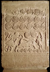 Myceense kunst: grafstele van kalksteen met een voorstelling van een veldslag, uit Mycene. 16e eeuw v.Chr. Afmetingen: 133 cm. Athene, Nationaal Archeologisch Museum
