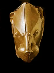 Myceense kunst: gouden rython in de vorm van een leeuwenkop uit graf IV, Mycene. 16e eeuw v.Chr. Athene, Nationaal Archeologisch Museum