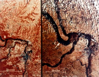 De aarde vanuit de ruimte - de Mississippi-rivier en St. Louis, VS, ca. 1980s
