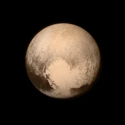 Pluto gezien vanaf het New Horizons-ruimtevaartuig