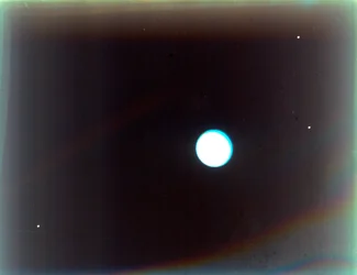 Uranus met satellieten Miranda, Ariel en Umbriel, van Voyager 2, 24 januari 1986