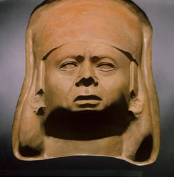 Moche kleimal om keramiek van een mannenportret te gieten