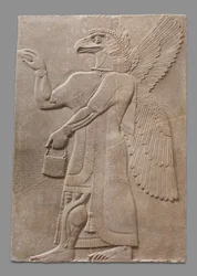 Reliëfpaneel met gevleugelde bovennatuurlijke figuur met adelaarskop, ca. 883-59 v.Chr.