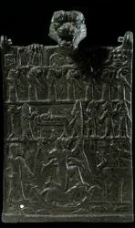 Mesopotamië: bronzen bezweringsplaat tegen de demonische godheid Lamashtu. Afbeelding van een exorcismescène. Neo-Assyrische periode (1000-612 v.Chr.). 750 v.Chr. Parijs, Louvre Museum