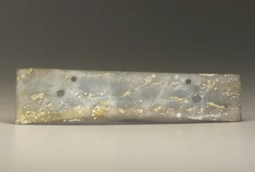 Gespleten beitel (zhang), Qijia Cultuur, ca. 2500-2000 v.Chr.