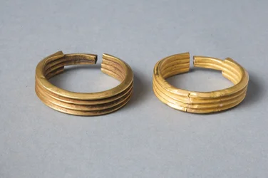 Hoepeloorbellen, 18e-19e Dynastie