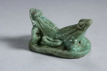 Scarabee van twee samengevoegde kikkers, 18e-19e Dynastie, 1540-1186 v.Chr. (faience)